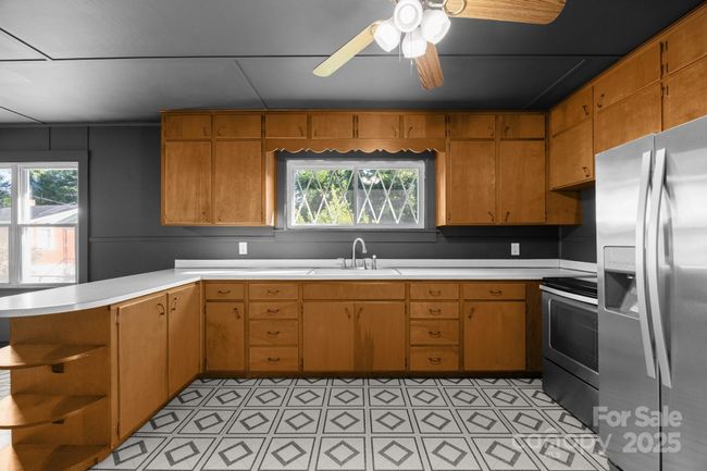 109 Short St, Home with 3 bedrooms, 2 bathrooms and null parking in Waynesville NC | Image 10