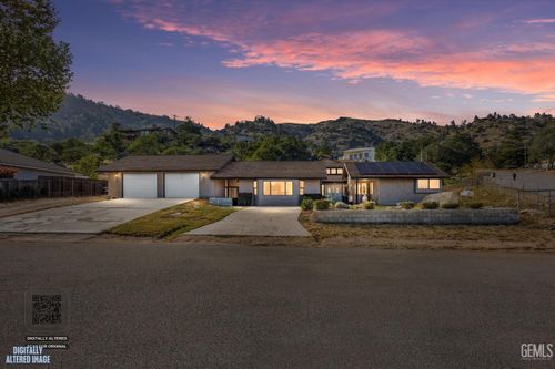 21601 Hidden Canyon Dr, Tehachapi, CA, 93561-8026 | Card Image