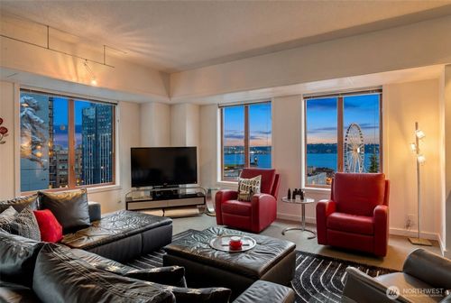 apt-206-98 Union St, Seattle, WA, 98101-2060 | Card Image