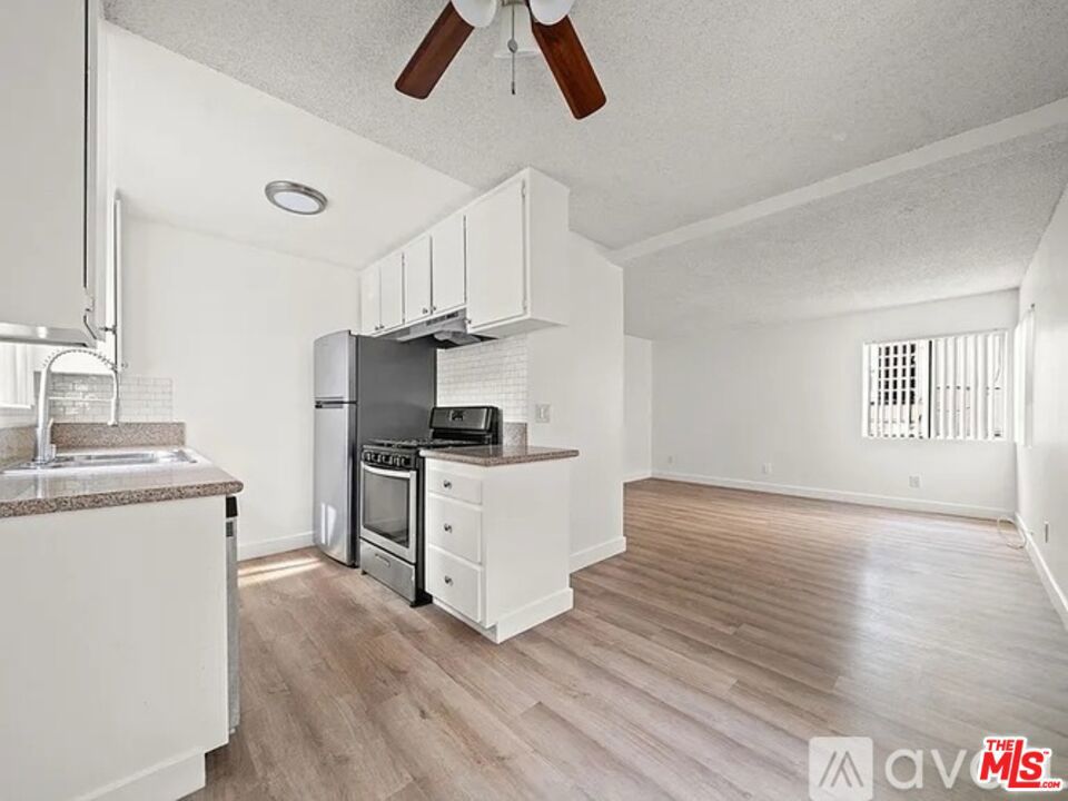 Residential Lease in Manhattan Beach 3