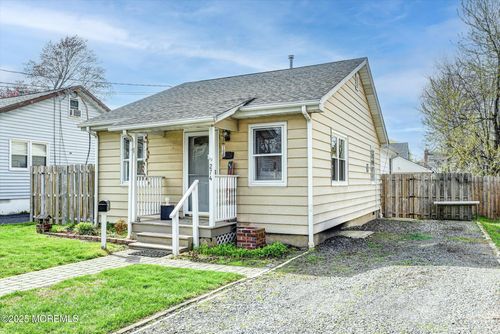 274 Prospect Ave, Laurence Harbor, NJ, 08879-2815 | Card Image