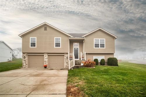 801 Sw Misty Glen N A, Grain Valley, MO, 64029 | Card Image