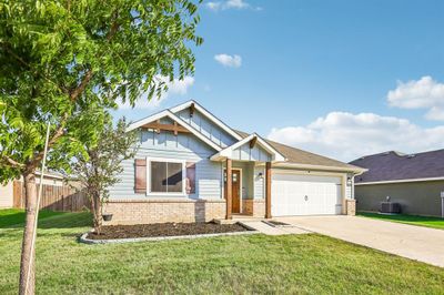 105 Arrowhead Drive, House other with 3 bedrooms, 2 bathrooms and null parking in Sanger TX | Image 2