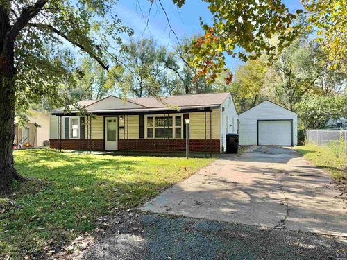 2225 Sw Winterwood Ln, Topeka, KS, 66614-1335 | Card Image