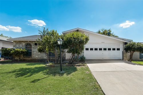 2002 Rose Hill Rd, Carrollton, TX, 75007-3118 | Card Image