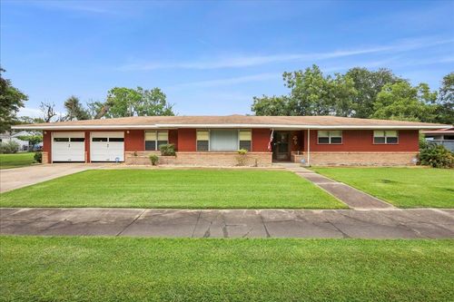 300 Dodge Pl, Port Arthur, TX, 77642-8311 | Card Image