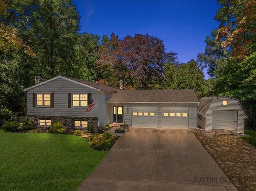 1009 Fonger St, Sparta, MI, 49345-9302 | Card Image