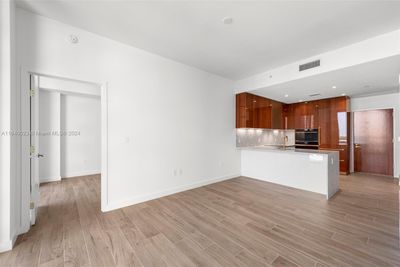 1005 - 2678 Tigertail Ave, Condo with 2 bedrooms, 2 bathrooms and null parking in Miami FL | Image 3