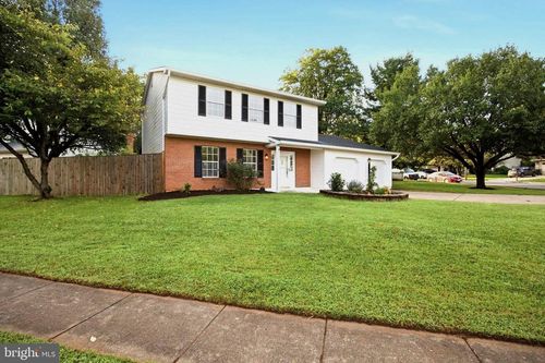 8933 Sweetbriar St, MANASSAS, VA, 20110-3823 | Card Image