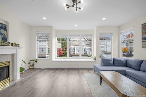 {{alt}} | Card Image