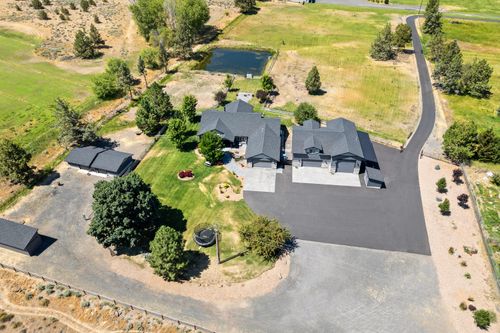6330 Nw Jackpine Ave, Redmond, OR, 97756-8897 | Card Image