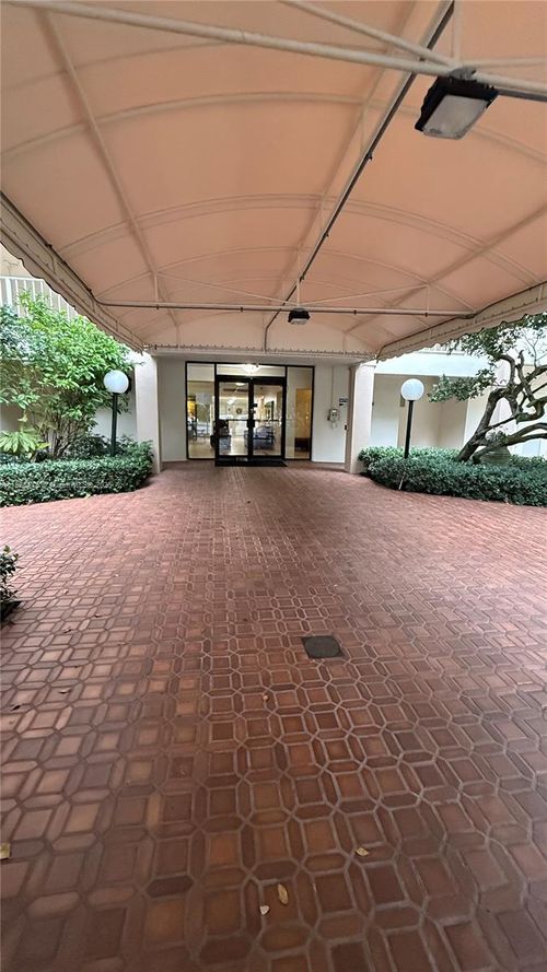 apt-302-3980 Oaks Clubhouse Dr, Pompano Beach, FL, 33069-3616 | Card Image