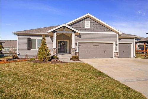 18506 W 194th Ter, Spring Hill, KS, 66083-4562 | Card Image