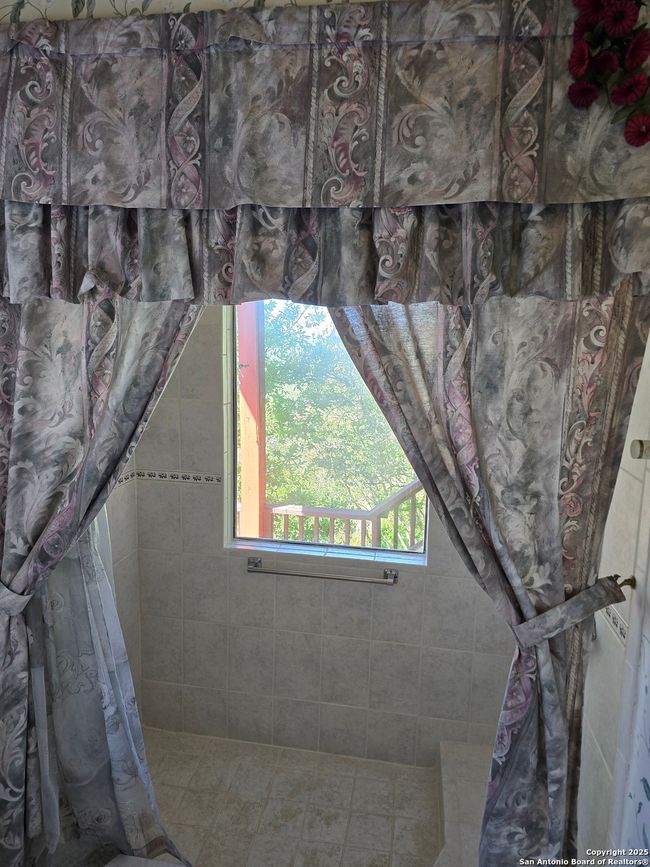 9840 Tower Vw, House other with 3 bedrooms, 3 bathrooms and null parking in Helotes TX | Image 20