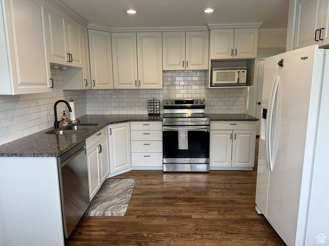 5843 S Fontaine Bleu Cir, House other with 4 bedrooms, 3 bathrooms and 5 parking in Murray UT | Image 12