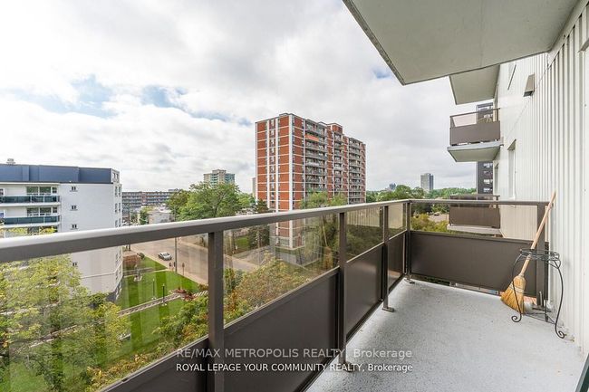 704 - 15 Elizabeth St N, Condo with 3 bedrooms, 2 bathrooms and null parking in Mississauga ON | Image 38