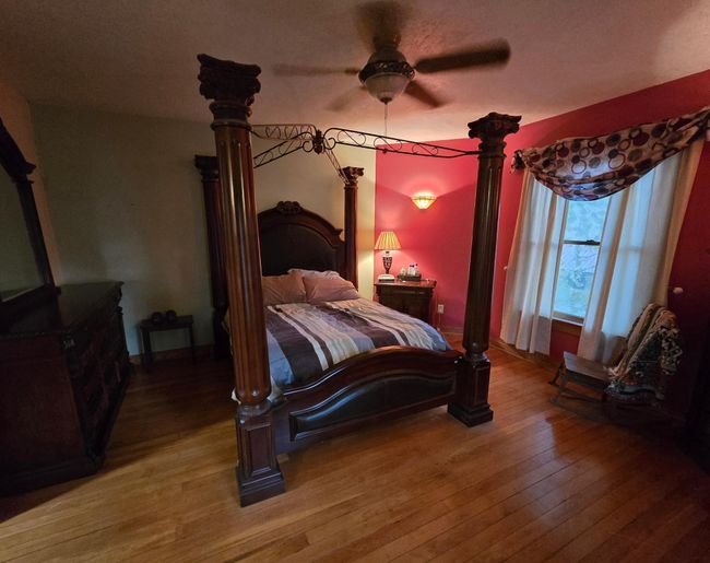 Primary bedroom (SW) | Image 22
