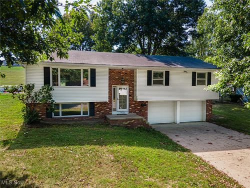 1439 Tomahawk Ln, Coshocton, OH, 43812-3116 | Card Image