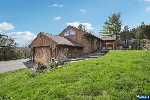 5 Bucky Ln, Vernon, NJ, 07462-3319 | Card Image