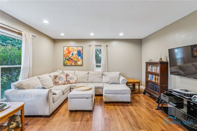 6727 Pelton Dr, House other with 3 bedrooms, 2 bathrooms and 2 parking in Whitehouse OH | Image 11