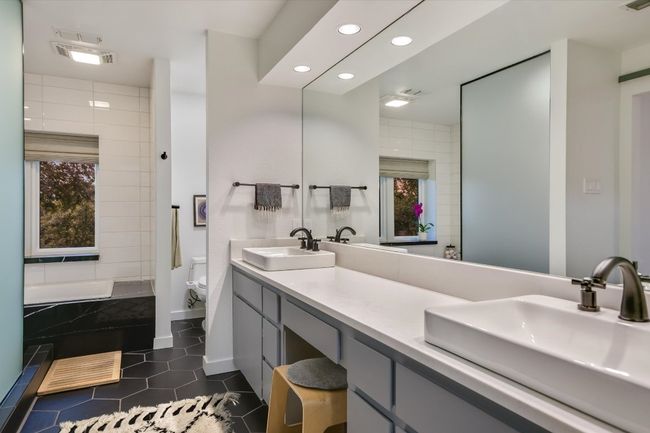 Gorgeous primary bathroom | Image 17