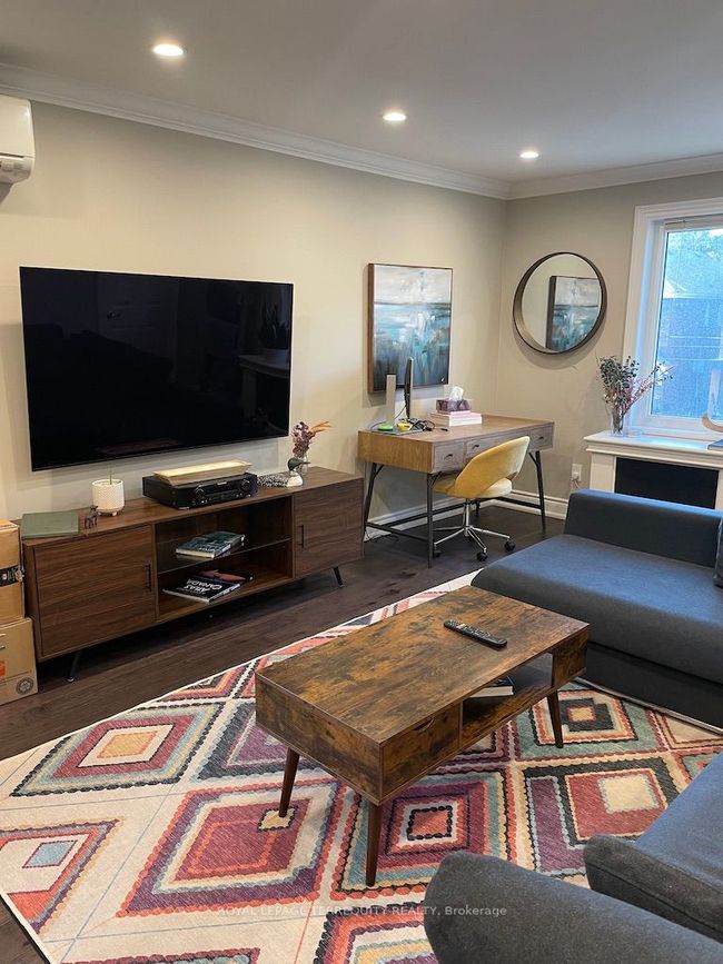 UPPER - 69 Burnaby Blvd, Home with 2 bedrooms, 1 bathrooms and 1 parking in Toronto ON | Image 7