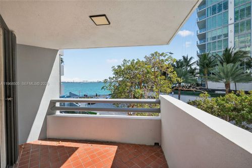 apt-203-555 Ne 30th St, Miami, FL, 33137-4348 | Card Image