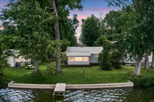 5484 W Sycamore Hill Ln, Silver Lake, IN, 46982-9295 | Card Image