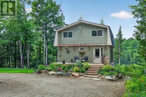 102 A & B Mcvicar Lane, Mcnab/Braeside, ON, K0A3L0 | Card Image