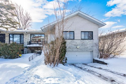 5618 Av. Castlewood, Côte-Saint-Luc, QC, H4W1T9 | Card Image