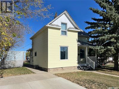 317 3 Rd St, House other with 2 bedrooms, 1 bathrooms and null parking in Estevan SK | Image 1