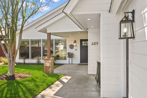 489 Schneider St, Giddings, TX, 78942-4321 | Card Image