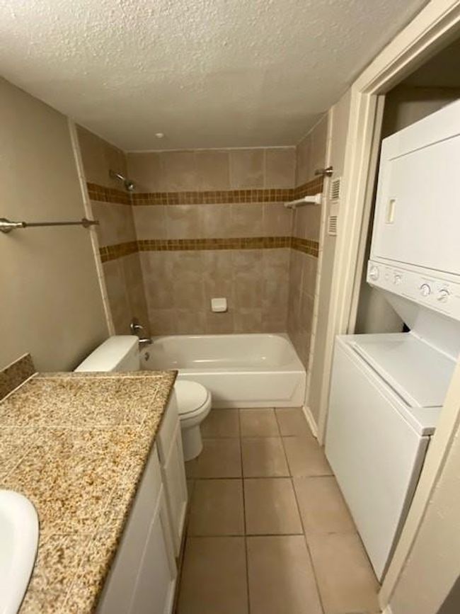 Bathroom W/D included | Image 9