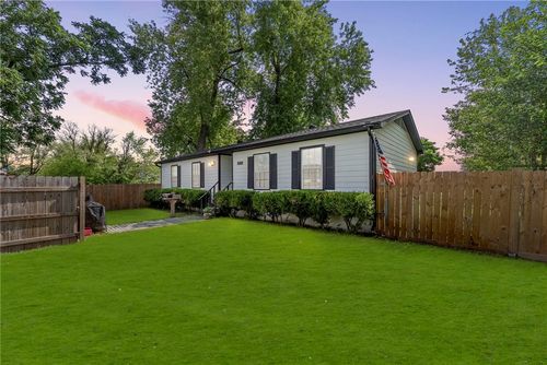 1213 Crutcher St, Springdale, AR, 72764-6420 | Card Image