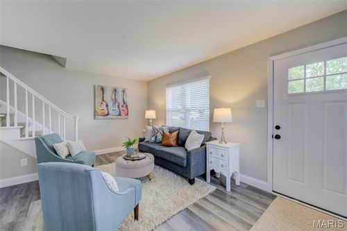 1013 Pine St, Saint Charles, MO, 63301-4709 | Card Image