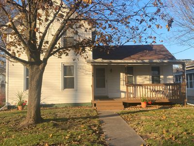 908 Charles Street, House other with 3 bedrooms, 1 bathrooms and 3 parking in Streator IL | Image 2