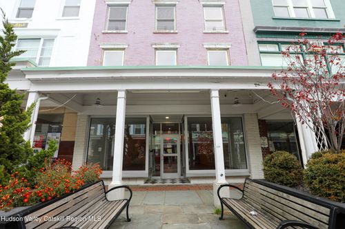 328 Wall St, Kingston, NY, 12401-3820 | Card Image