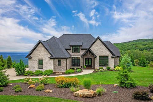 8008 Mountain Laurel Trl, Signal Mountain, TN, 37377-3025 | Card Image
