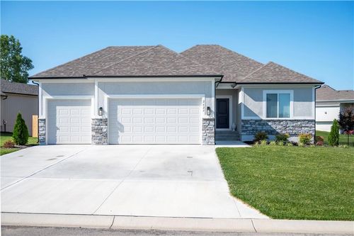 2625 Sw Summer Creek Pl, Blue Springs, MO, 64015 | Card Image