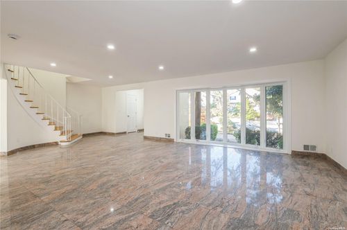 174 Executive Dr, Manhasset Hills, NY, 11040-1016 | Card Image