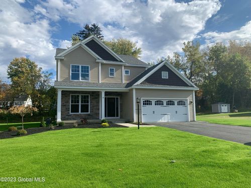 7 Wyatt'S Way, Clifton Park, NY, 12065 | Card Image