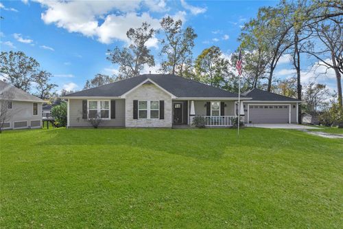 411 Resort Dr, Livingston, TX, 77351-5272 | Card Image