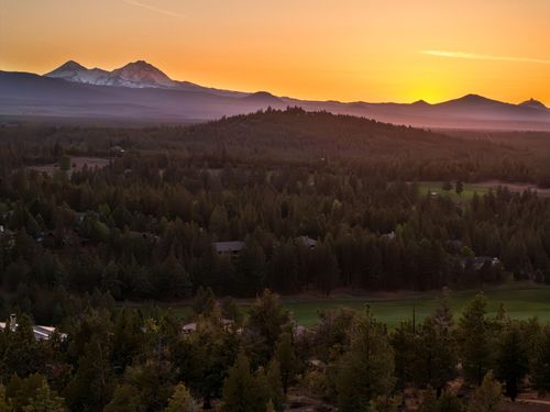3380 Nw Greenleaf Way, Bend, OR, 97703-0002 | Card Image