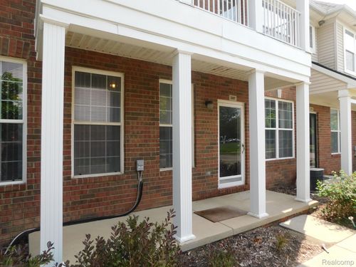 3907 Cherry Creek Ln, Sterling Heights, MI, 48314-1036 | Card Image