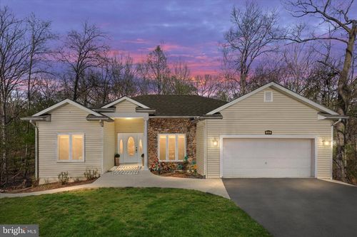 203 Northwood Cir, CROSS JUNCTION, VA, 22625-2534 | Card Image