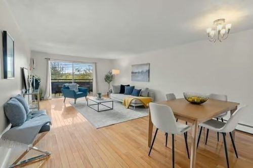 d33-32 Whites Ave, Watertown, MA, 02472-4321 | Card Image