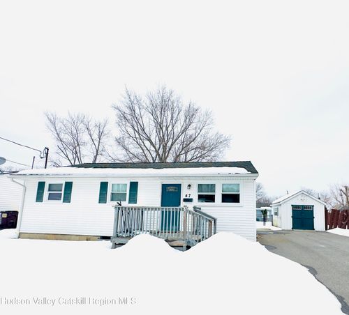 47 Terry Ln, Coxsackie, NY, 12051-1307 | Card Image
