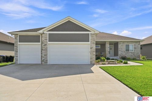 602 Waterside Way, Lincoln, NE, 68527-2507 | Card Image