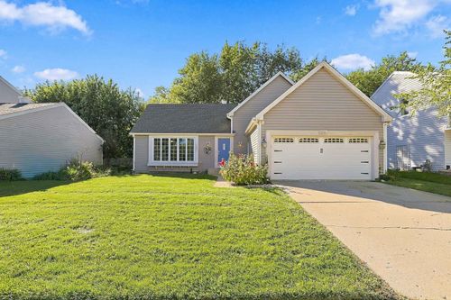 228 N Walnut Ln, Schaumburg, IL, 60194-3837 | Card Image