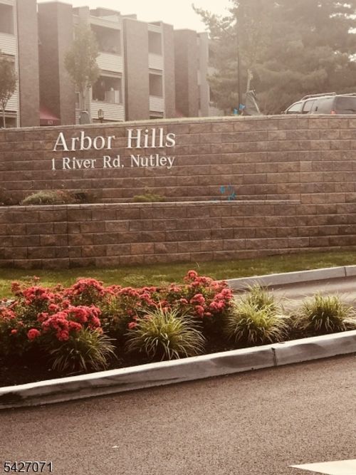 f-1 River Rd, Nutley, NJ, 07110-3411 | Card Image